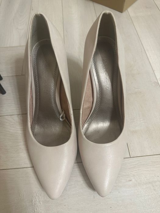 Туфли чёрные и бежевые