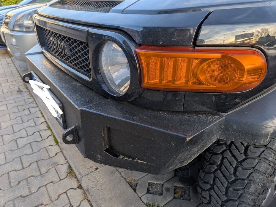 FJ cruiser Toyota на части . Броня и фарове