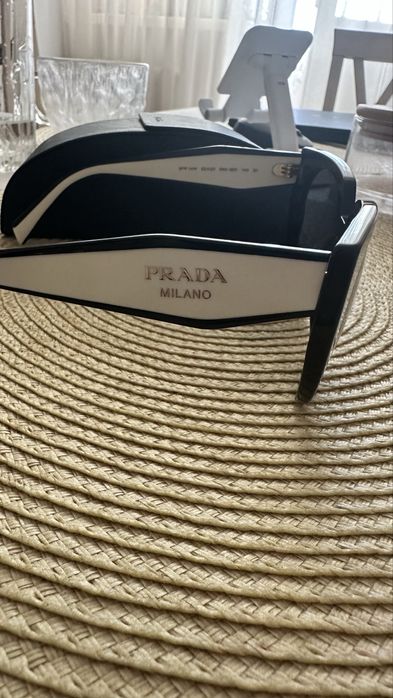 Prada очки солнцезащитные