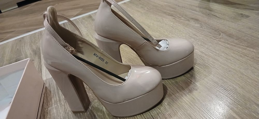 Дамски обувки с ток