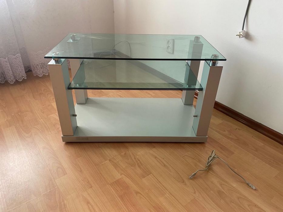 Продам тумбу под телевизор