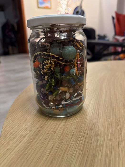 Мистериозен бурскан с бижута, mystery Jewlery jar