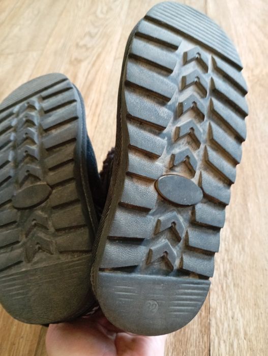 Продаются  замшевые сапожки