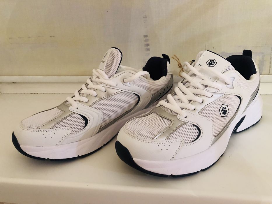 Кроссовки (Канада)