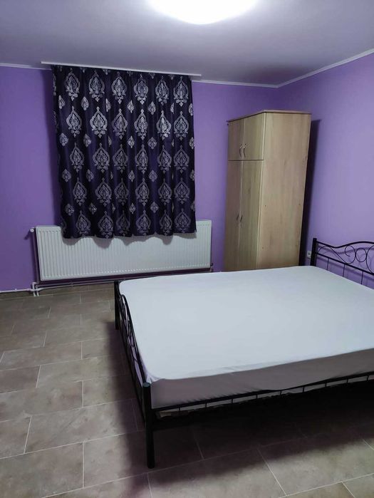 camera la curte de inchiriat