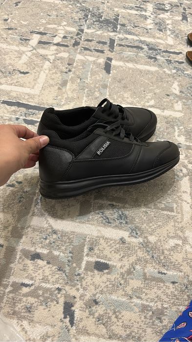 Кроссовки для сотрудников