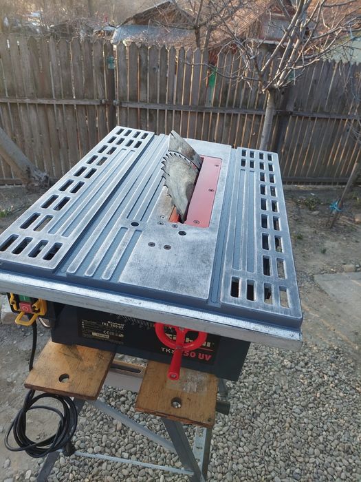 Circular pentru lemn de banc Einhell.