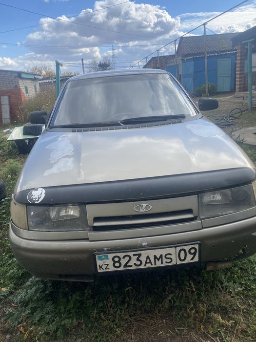 ………машина ваз 2110.