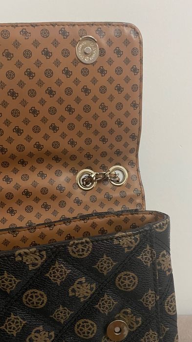 Дамска чанта Guess