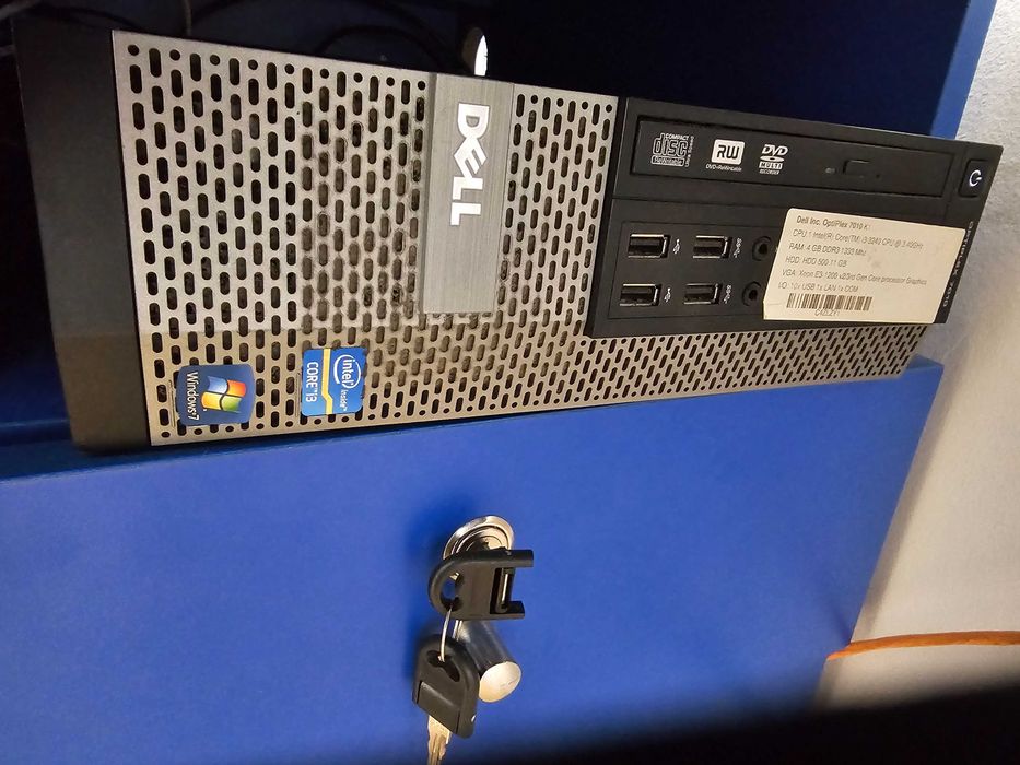 Компютър с монитор и принтер