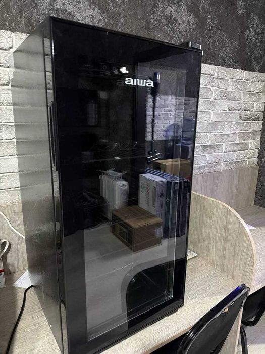 Витринный холодильник 98 л AIWA