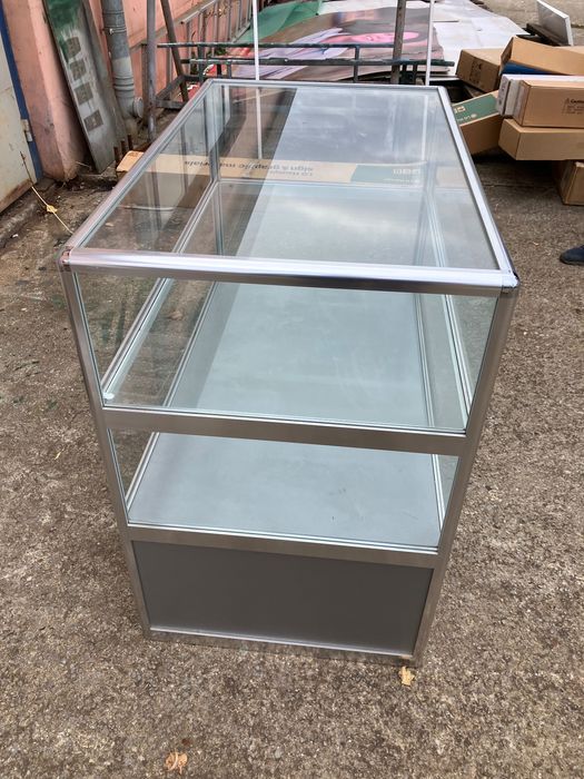 Стъклени  витрини