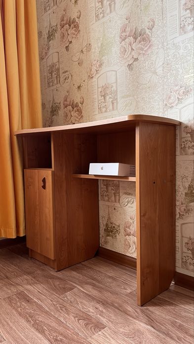 Стол письменный (маленький)