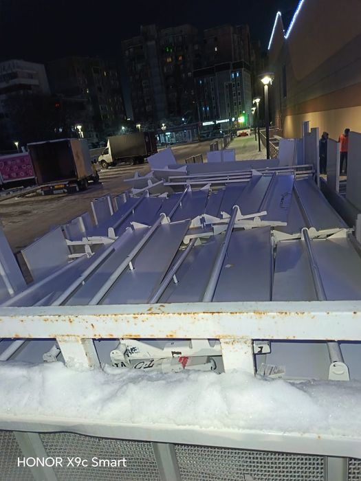 Стеллаж витринный