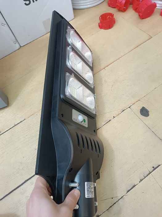 Quyosh panelli yoritgich, Solar led, ko'cha chiroq, Projektor, led