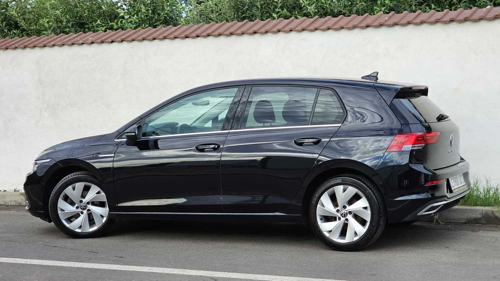 VW Golf 8 STYLE 12.2022 1.5eTSI 150cp DSG / Virtual Cockpit Faruri IQ Keyless Distronic LINE SIDE / TOP