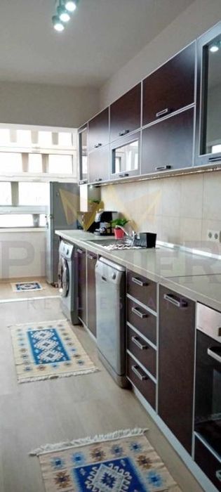 Дава се под наем Четиристаен апартамент в Варна, Център - 100 кв.м за 800 € - Снимка #1