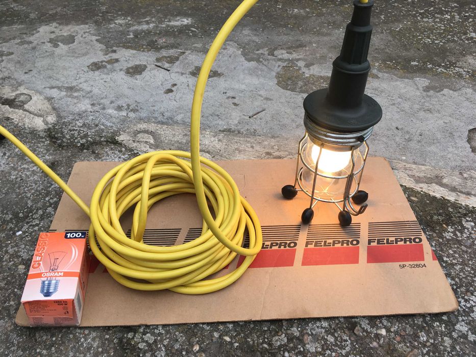 немска , гумирана работна лампа 100 W