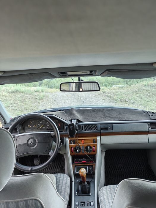 Мерседес  W124 Е260