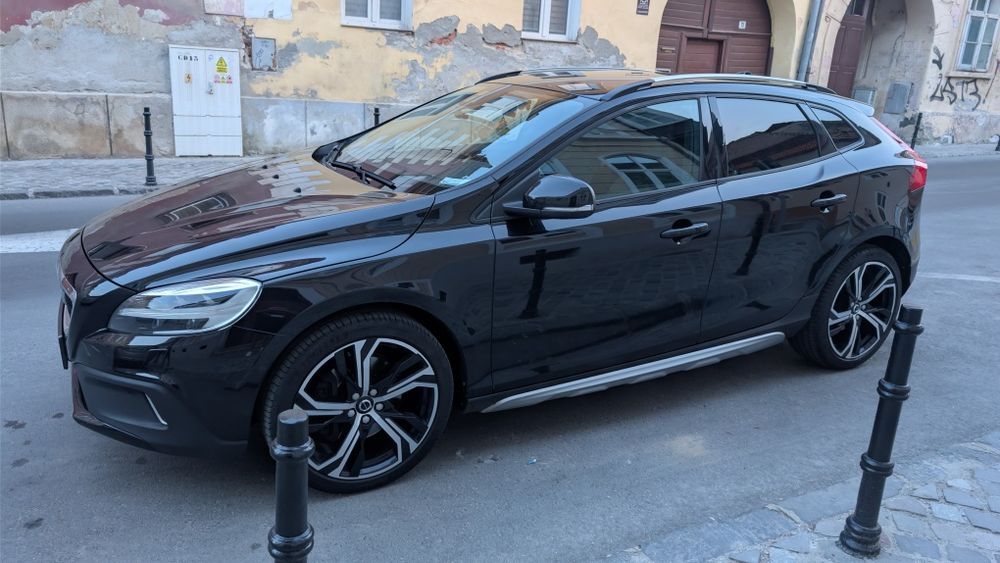 VOLVO V40 2017