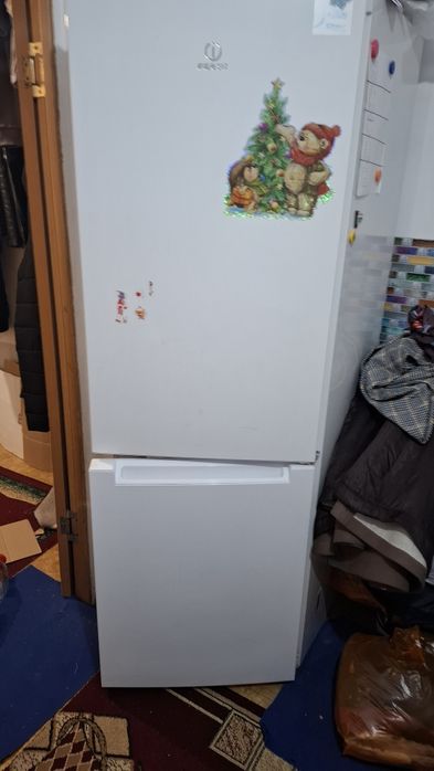 Холодильник indesit