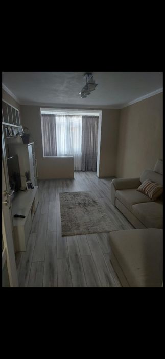Apartament 2  camere  pentru inchiriat zona centrala detali pe whatsApp la nr de tel  0740128704