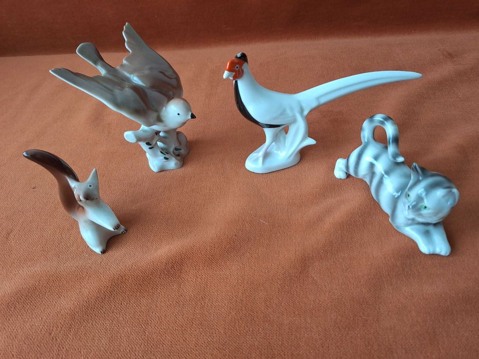 LOT - Bibelouri vechi din portelan pictate manual, buc = 4