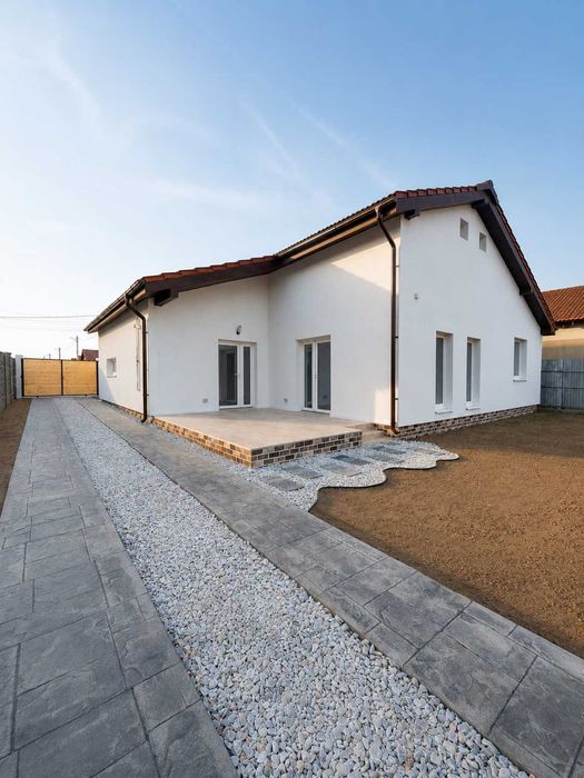 Casă individuală 3 camere, garaj, 710mp teren