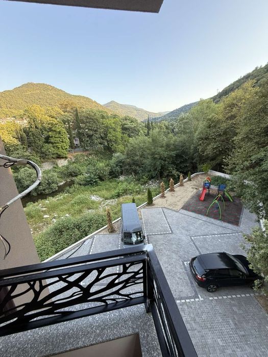 Дава се под наем Четиристаен апартамент в Асеновград - 160 кв.м за 1500 € - Снимка #5