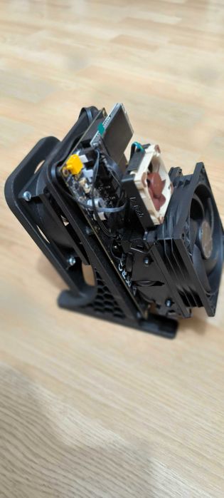 NerdQaxe++ Rev6.1 – Bitcoin Solo Miner
