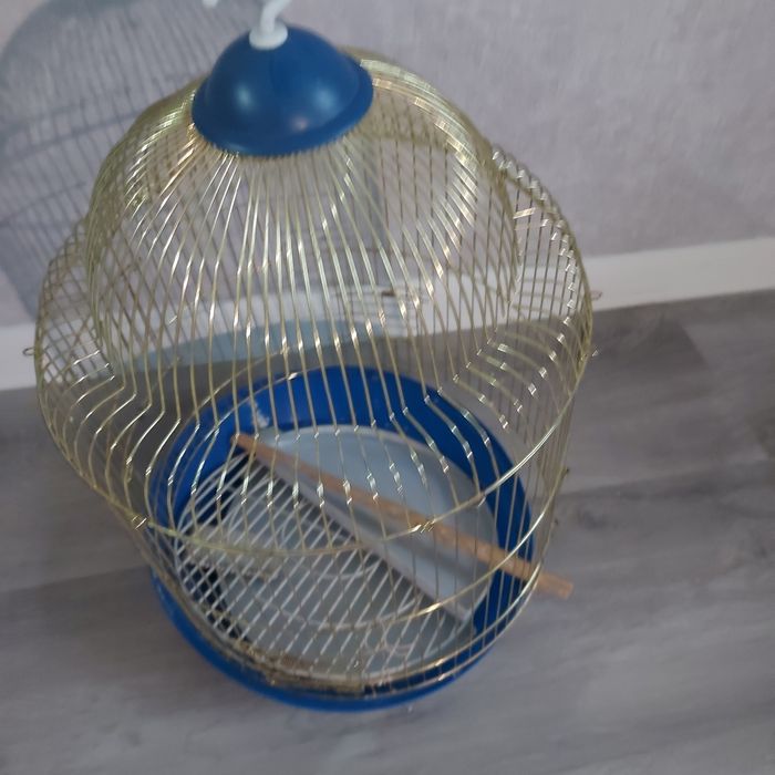 Продам клетки для птичек