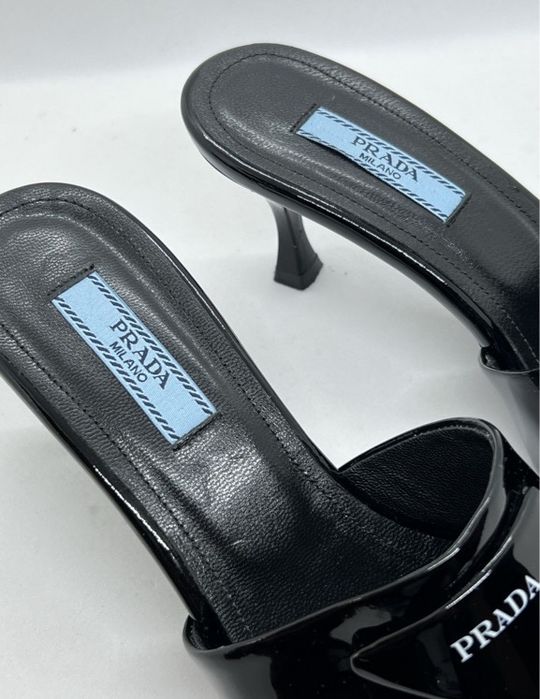 Винтидж чехли Prada