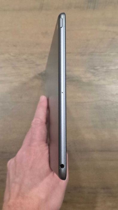 iPad generația 9 de 64 GB