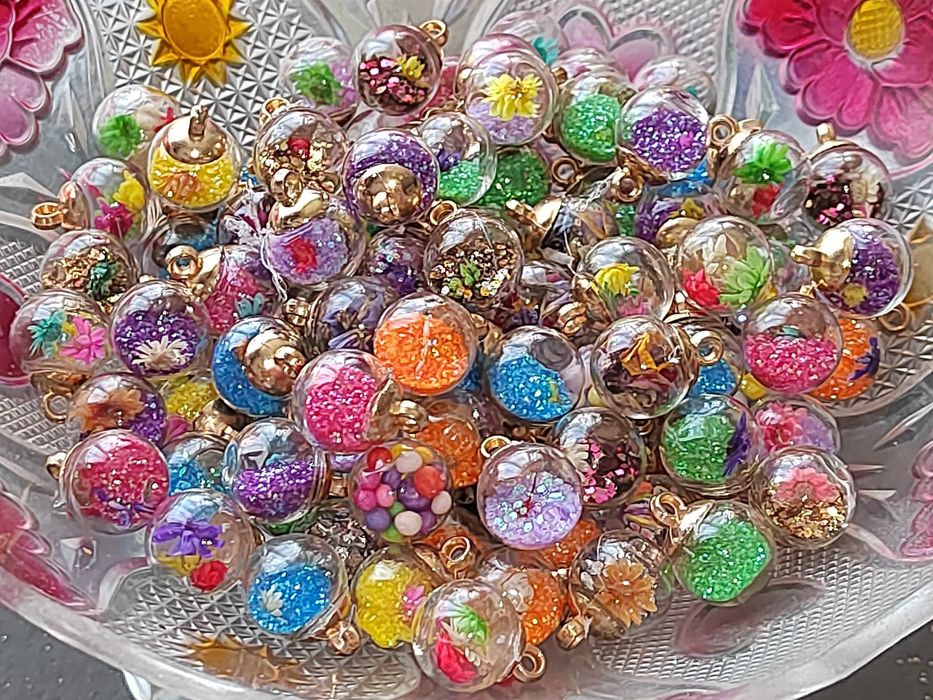 Стъклени топчета с пълнеж за бижута