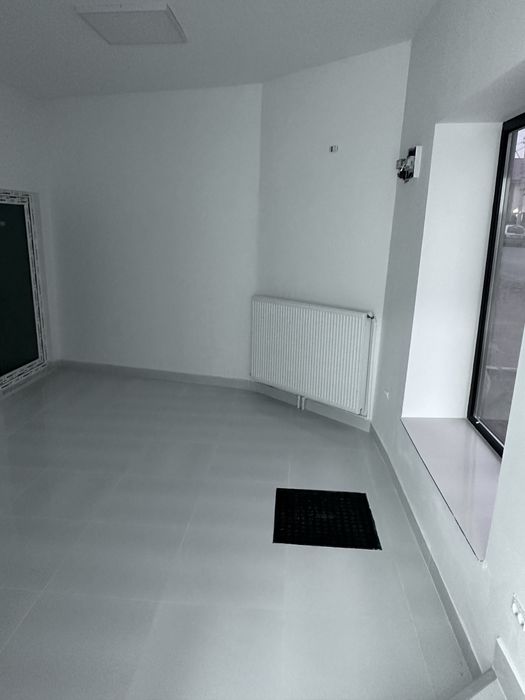 Inchiriez spatiu comercial