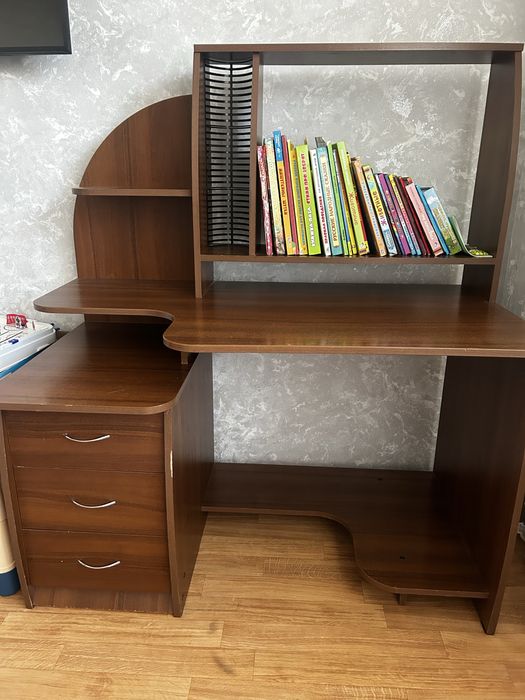 Продам письменный стол