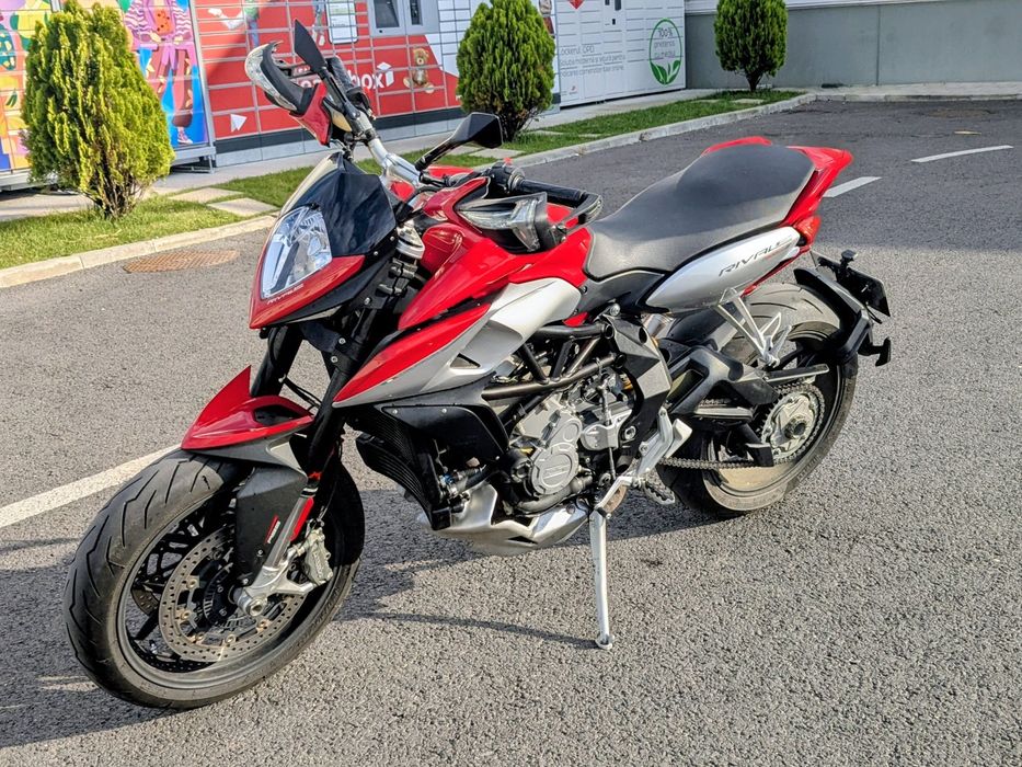 Vand/ schimb (cu scuter)  Mv Agusta Rivale 800