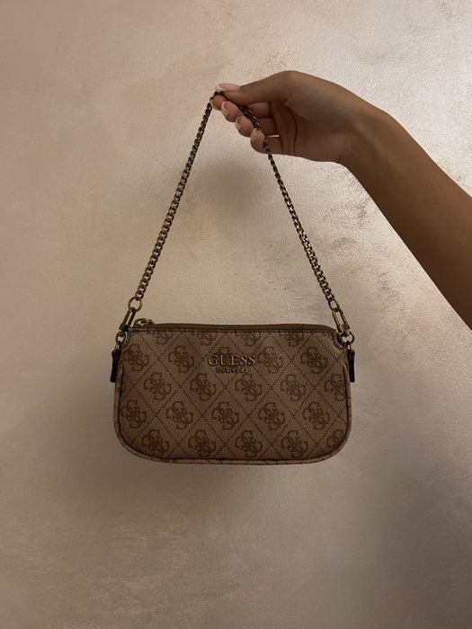 Оригинална кафява чанта на Guess