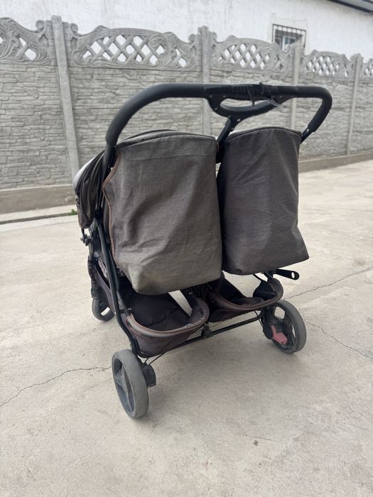 продается детская коляска для двух б/у