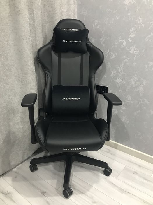 Игровое кресло Dxracer