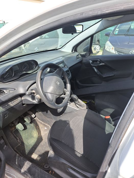 Пежо 208   1.6 HDI  2016г