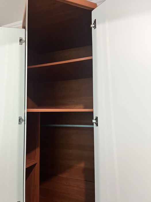 Продам шкаф угловой