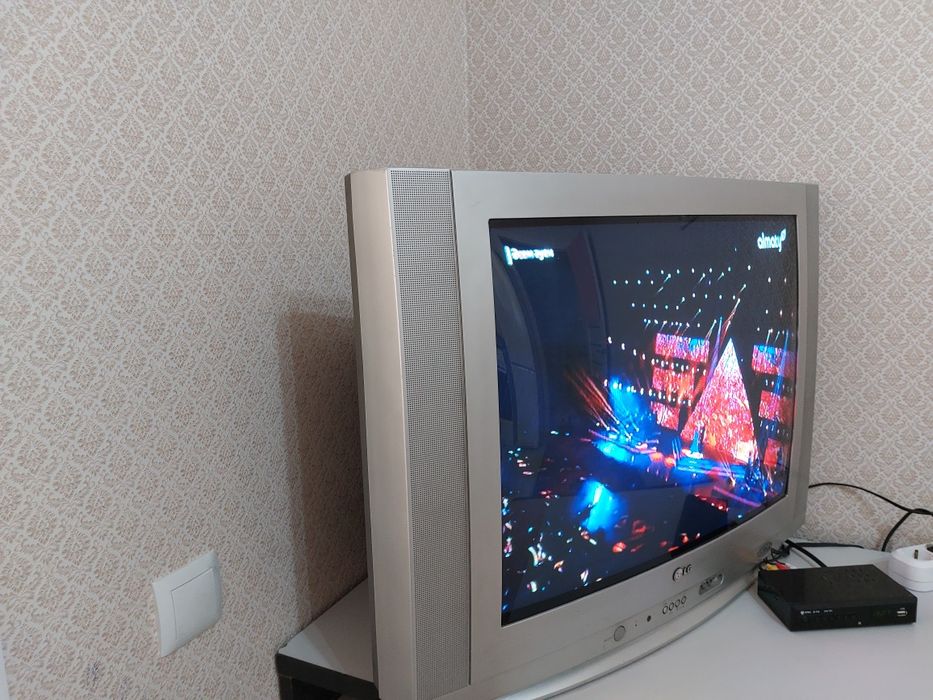Продам большой телевизор LG