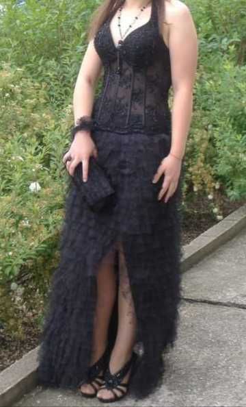 Абитюриенска рокля