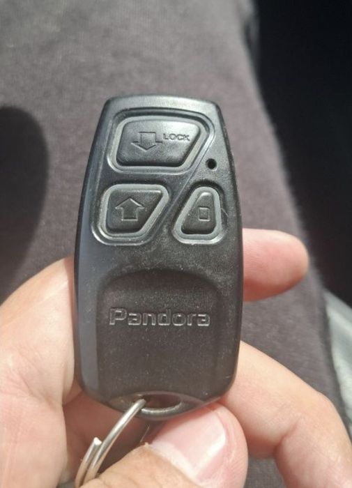 Продам брелок пулт от Pandora R-463 состояние хорошое (не комплект)
То
