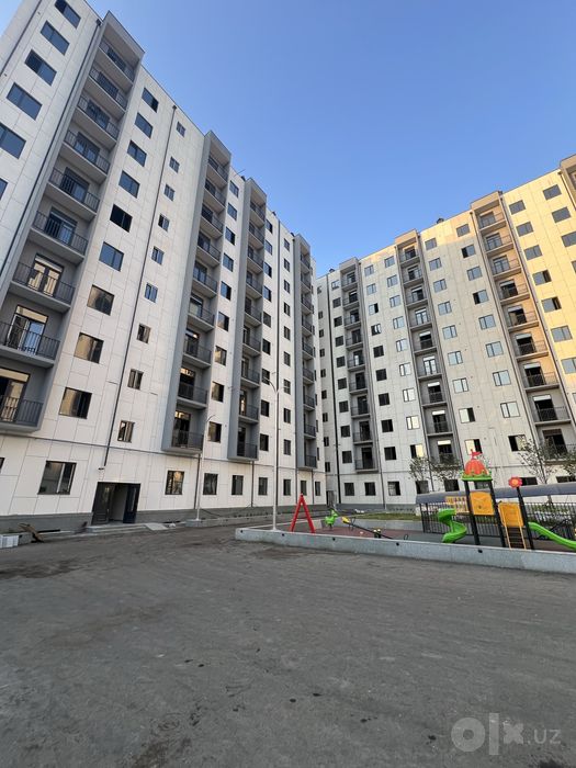 YANGIHAYOT sergili 68kv UY sotiladi