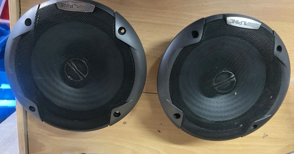 Продавам Alpine cde-153ebt