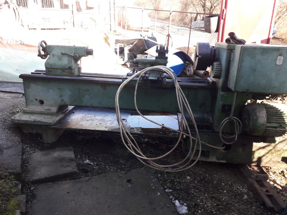 vând strung d I z 660 * 1500