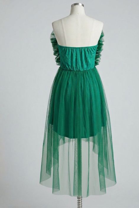 Коктейлна рокля в изумрудено зелено