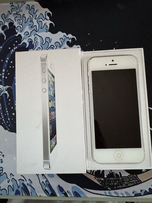 iPhone 5 16GB – перфектно състояние, iOS 10.2.1, с оригинална кутия
